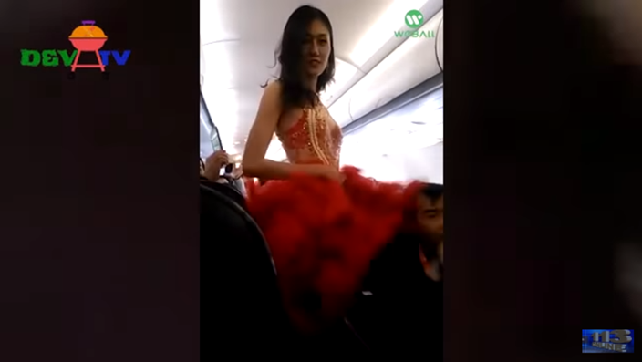 VietJet Air Arranged Bikini Girls To Welcome Football Heroes FunFeed