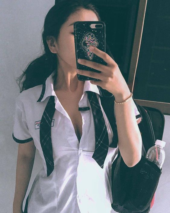 16-year-old Vietnamese Girl Popular On Internet With Pretty Face And 