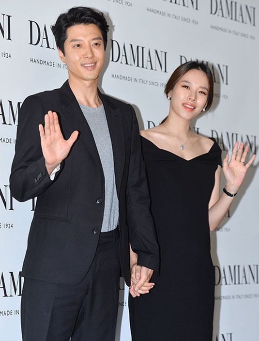 Lee Dong Gun and Jo Yoon Hee welcome their princess | Entertainment