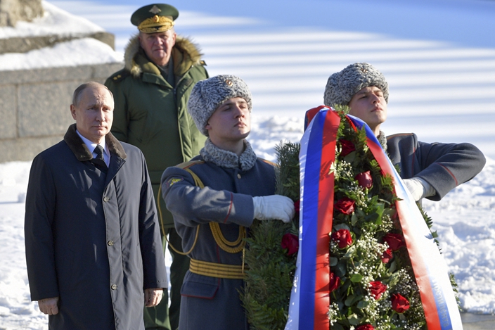 Putin marks Stalingrad victory as tribute to Russian grit | News