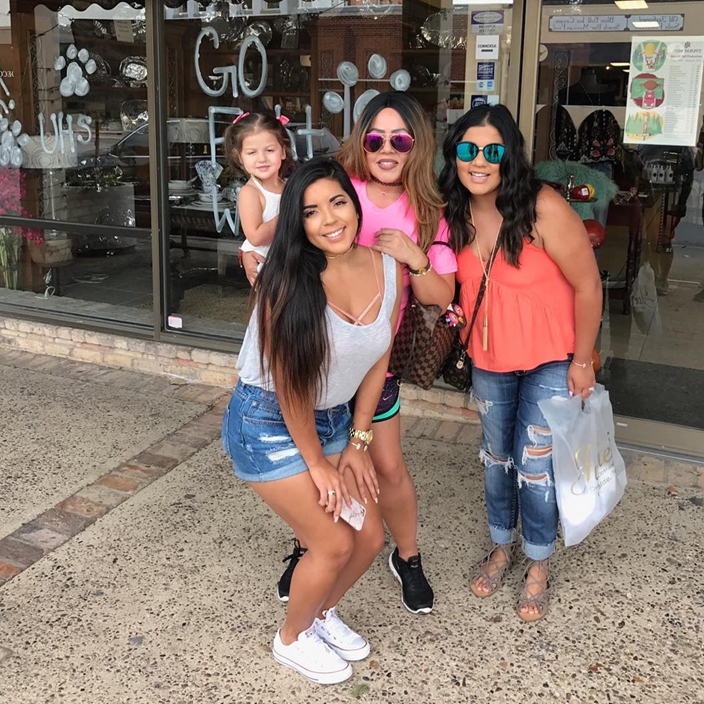 Glam Grandma Tells How Strangers Mistake Her Daughters For Her Sisters Despite Their 25 Year Age 