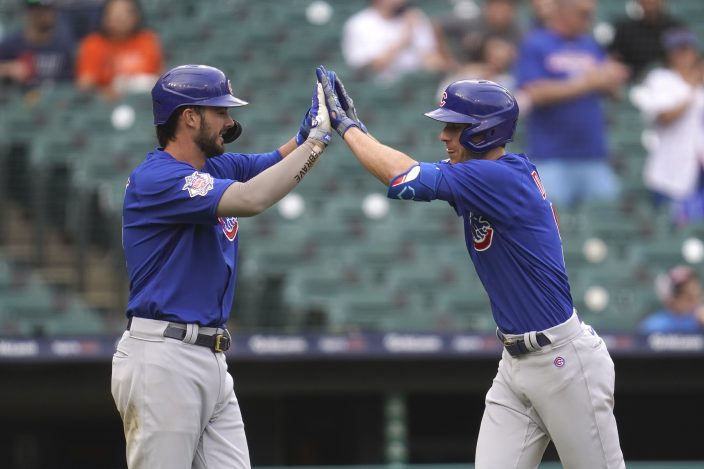 Hendricks takes shutout into 9th, Cubs beat Tigers 5-1