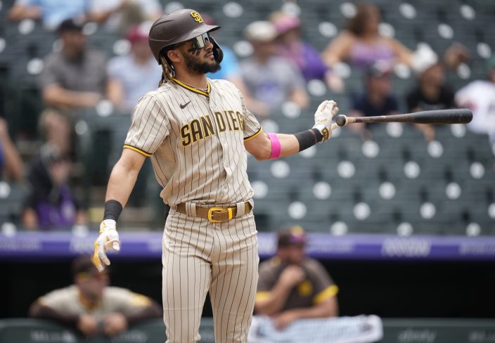 Padres Top Plays: Fernando Tatis Jr. goes 477 feet deep, Wil Myers powers  up in sweep of Reds 