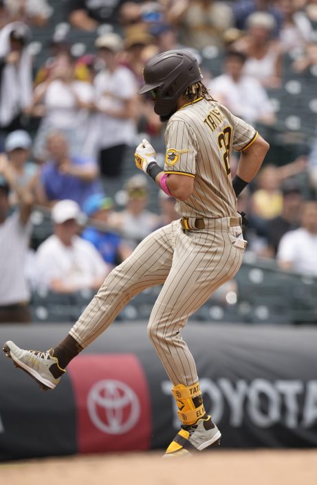 Padres Top Plays: Fernando Tatis Jr. goes 477 feet deep, Wil Myers powers  up in sweep of Reds 