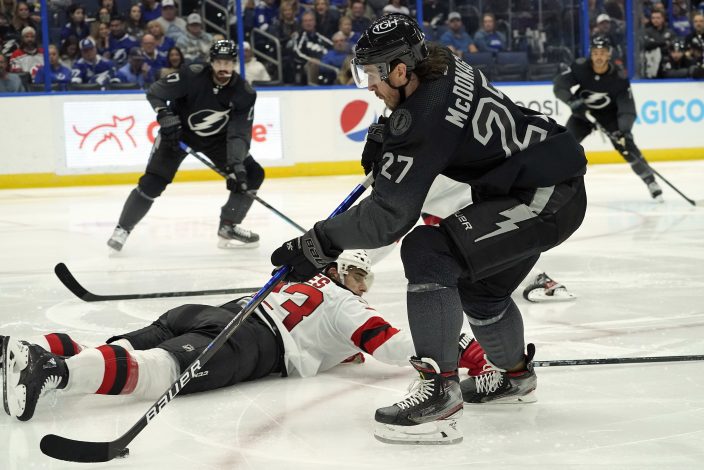 Anthony Cirelli has tiebreaking goal in 3rd, Lightning beat Devils