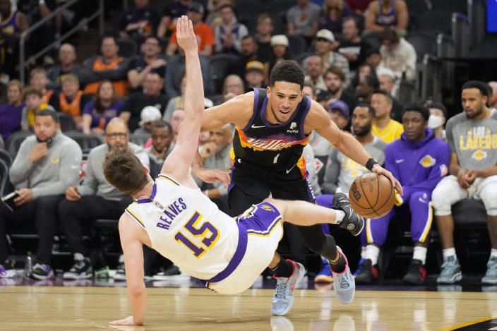 Booker scores 32, Suns eliminate Lakers from playoff race