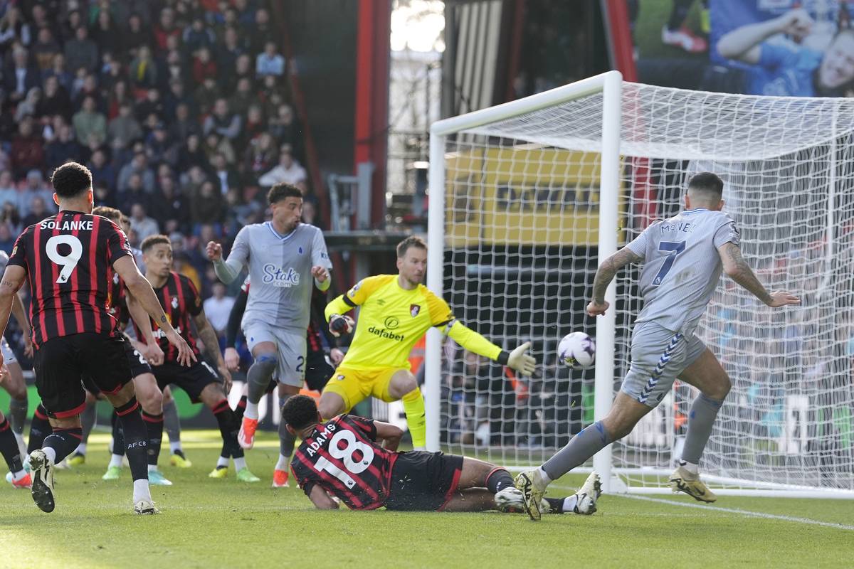 Coleman's own-goal condemns Everton to late defeat at Bournemouth | Sport