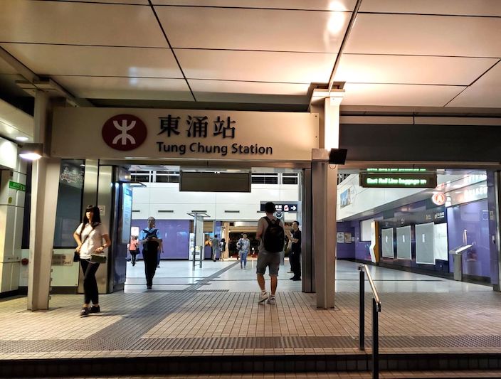 12港鐵車站收晚上8時 東涌大學上水站將續關閉 | 香港事