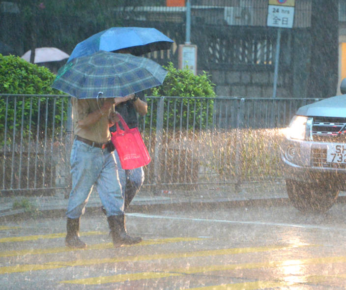 明起大雨狂風雷暴一連九日雨