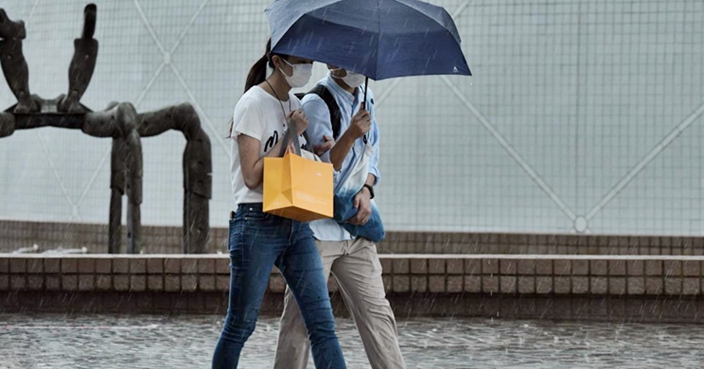 黃雨警告信號取消 香港事 巴士的報