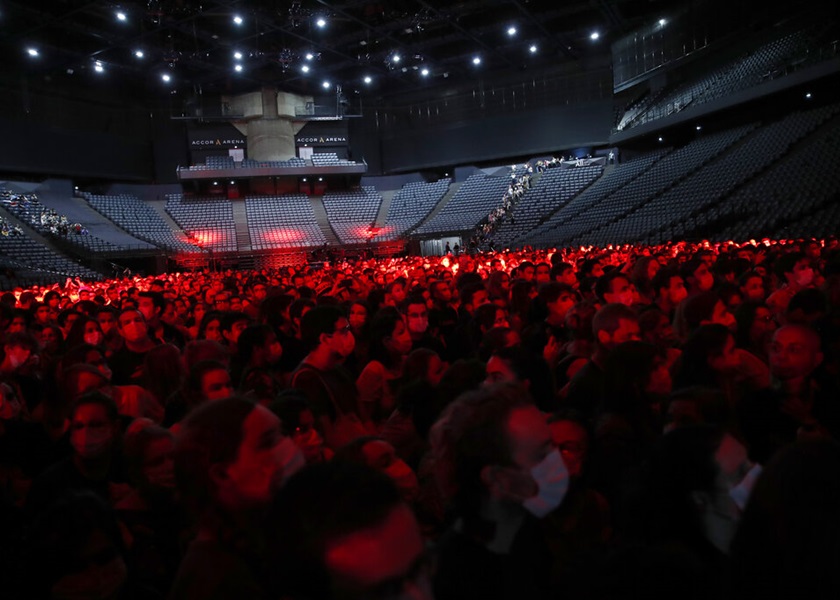法国举办5,000人无社交距离演唱会 研究新冠病毒传播风险