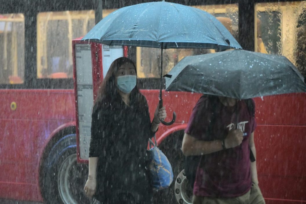 天文台：港岛西大屿山及南丫岛雨量逾150毫米 | 港澳